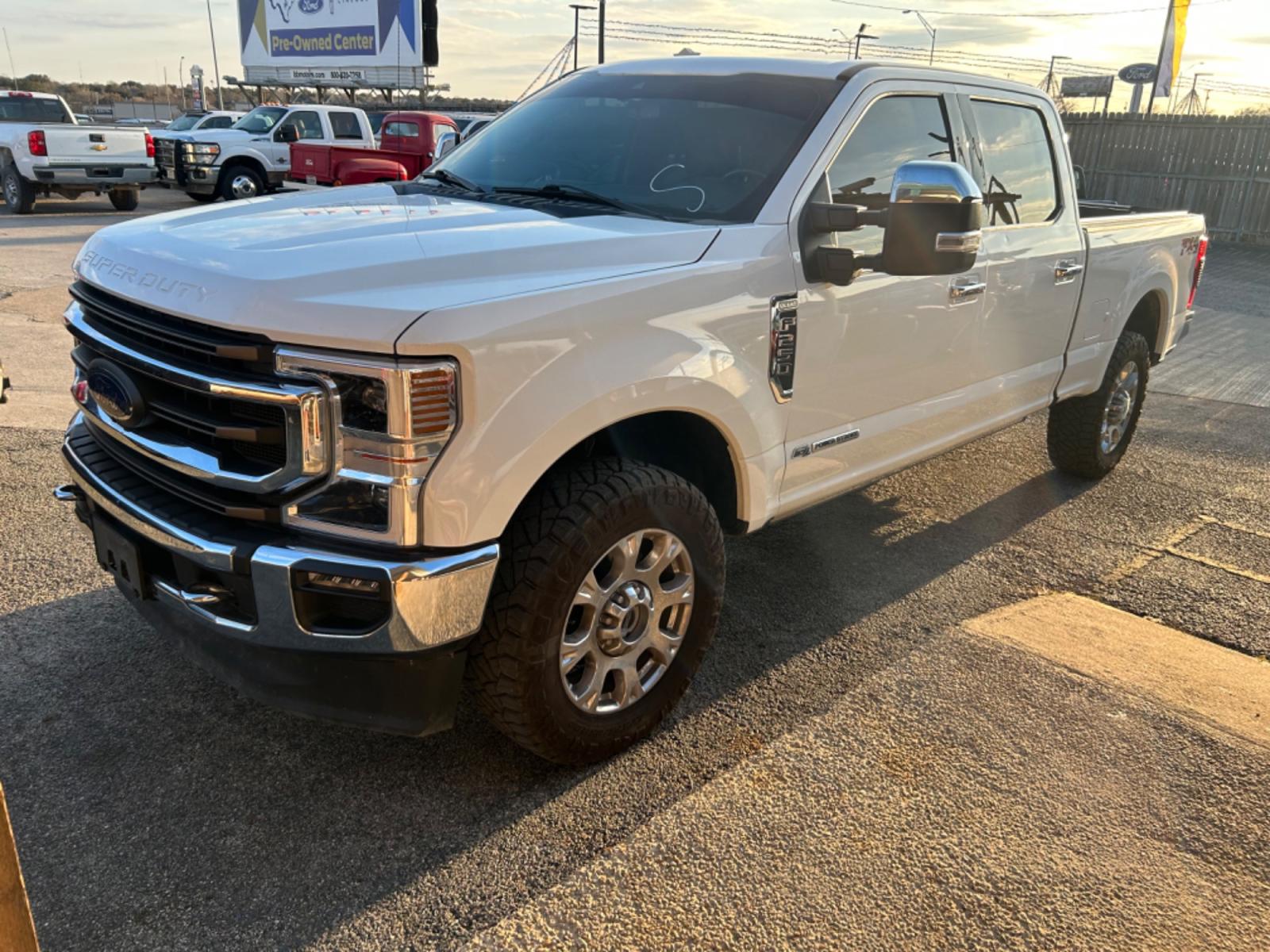 2021 White Ford F-250 SD King Ranch Crew Cab 4WD (1FT8W2BT5ME) with an 6.7L V8 OHV 16V DIESEL engine, 6A transmission, located at 1687 Business 35 S, New Braunfels, TX, 78130, (830) 625-7159, 29.655487, -98.051491 - Photo #0